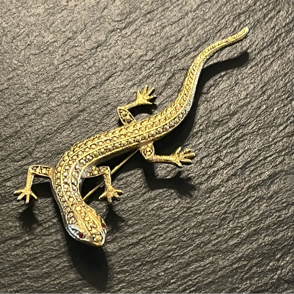 Gold Tone Lizard Gecko Salamander Brooch Rhinestone Eye Accents